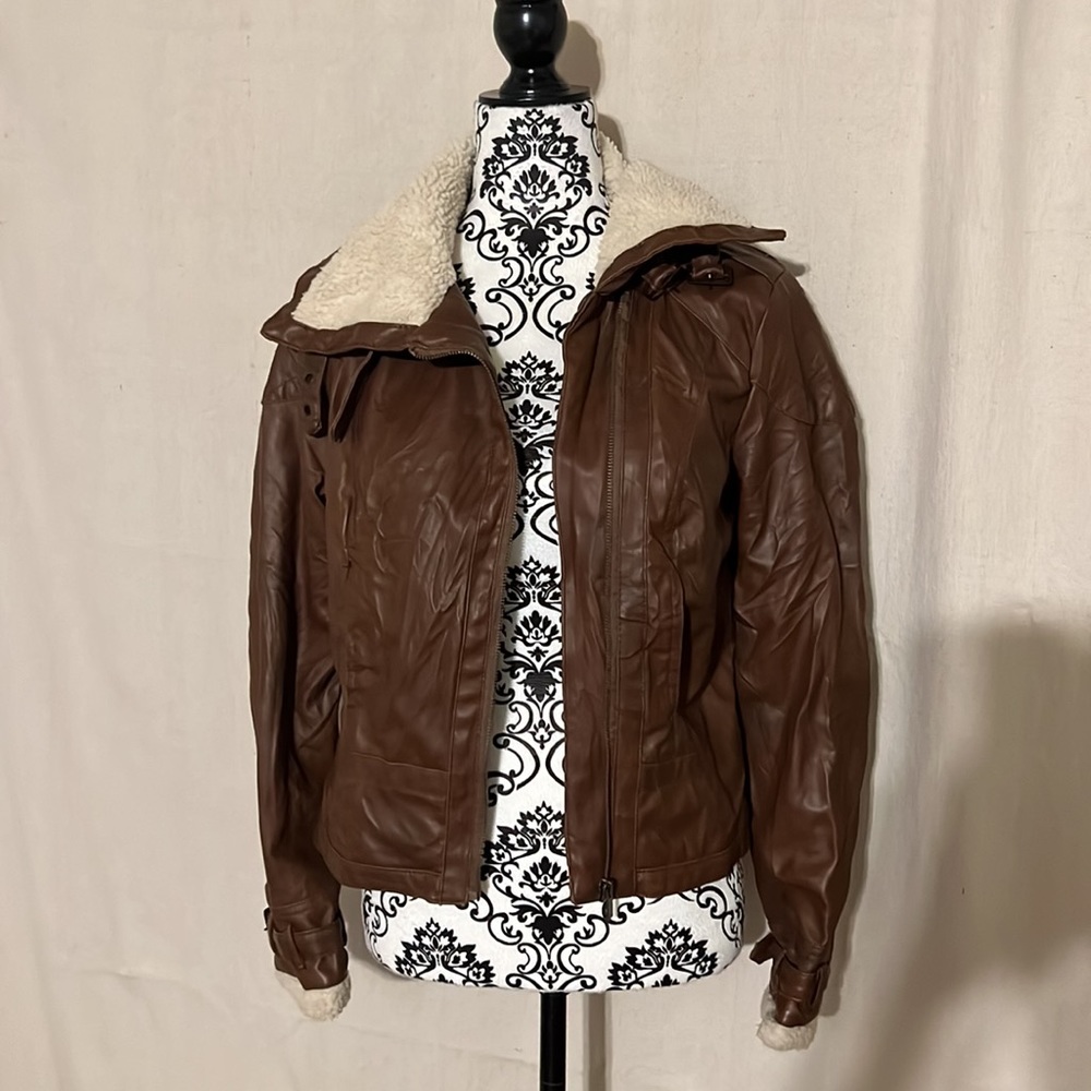 Last Kiss Jacket Coat Sz M pockets zips up Trendy Timeless